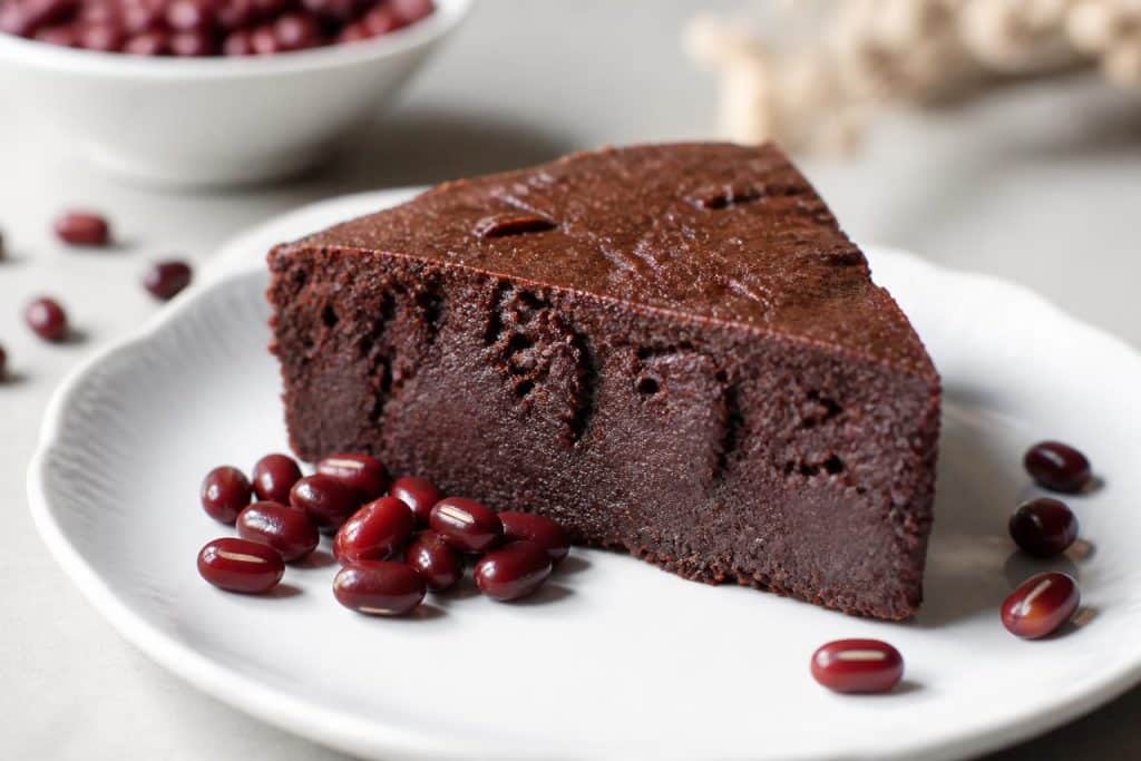 découvrez notre recette moelleuse de gâteau au chocolat et haricots rouges, 100% sans gluten, pour un dessert gourmand et sain.
