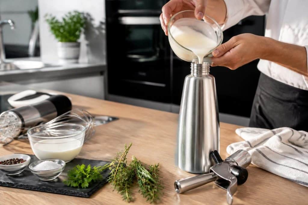 découvrez notre recette d'espuma au siphon avec des astuces simples pour une préparation facile et un résultat léger et mousseux parfait pour toutes vos créations culinaires.